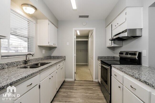 Foto del edificio - 7088 Spring Hill Dr