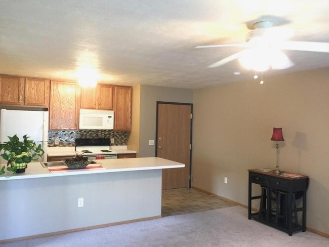 Building Photo - 4121 W. Newcomb Dr 202