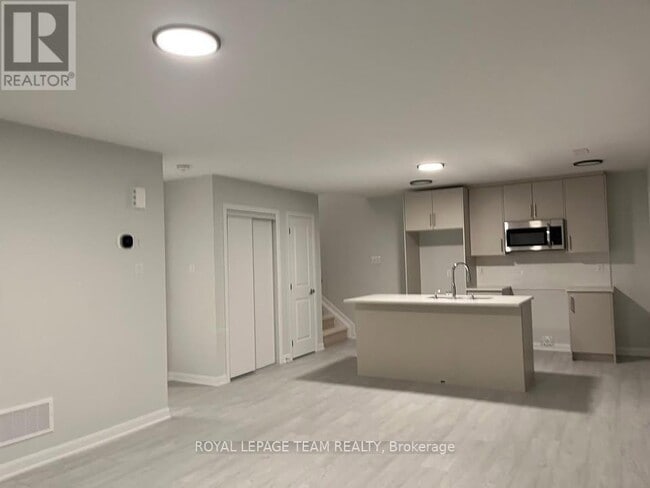 Photo du bâtiment - 301 Glenroy Gilbert Dr