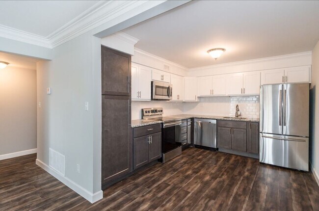 Modern design kitchen - 12806 Portulaca Dr