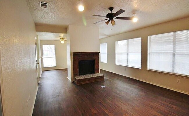 Building Photo - 3105 Gregory Ln