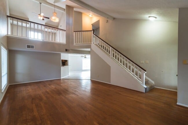 Building Photo - 16007 Sierra Vista Dr