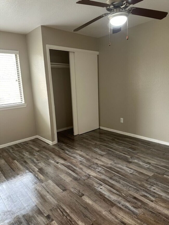 Building Photo - 3Beds 2 Baths Home Ready to Move In.