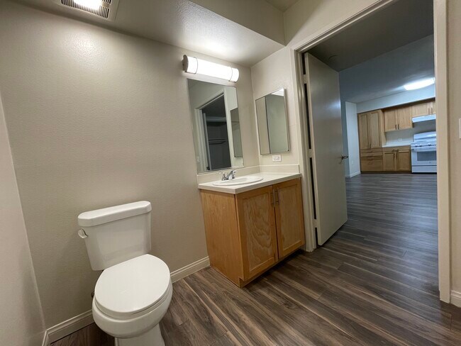 Baño - Arminta Square Apartments