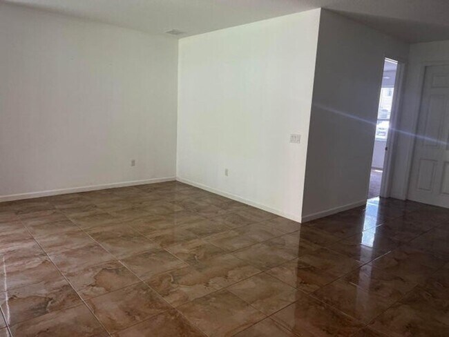 Foto del edificio - 9555 Phipps Ln