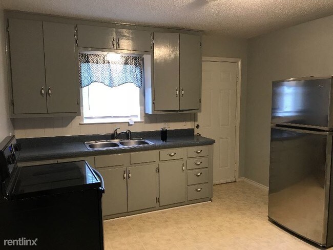 Building Photo - 2 br, 1 bath House - 1209 S Bell St