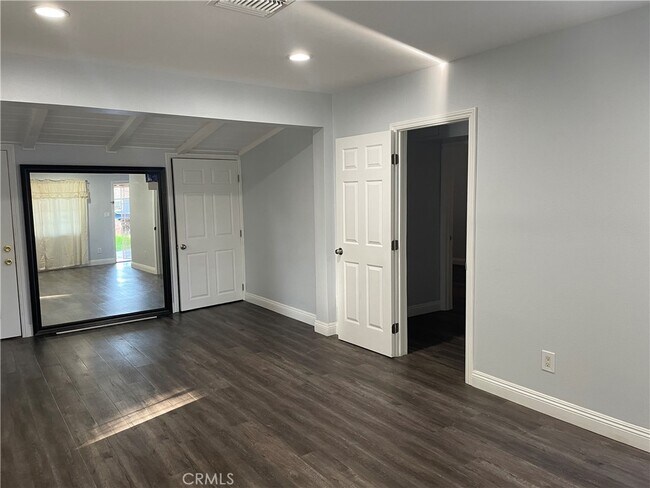 Foto del edificio - 17443 Cohasset St