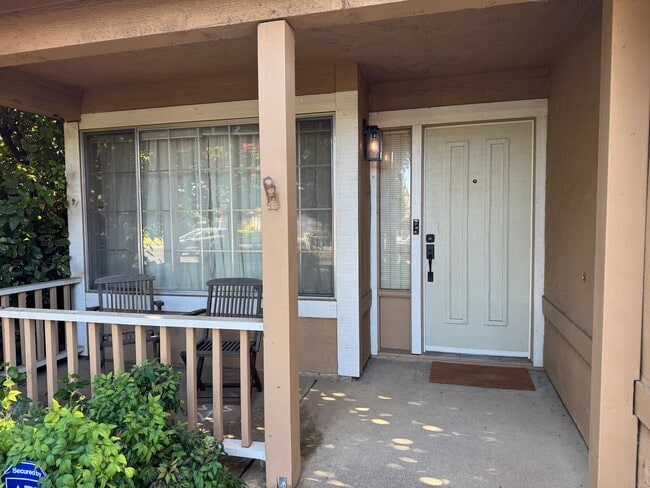 Foto del edificio - Charming 3-Bedroom, 2-Bath Home with Solar...