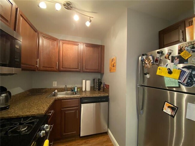 Building Photo - 1203 W North Ave