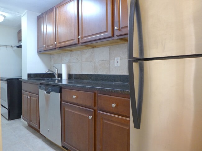 Building Photo - 36 Delle Ave