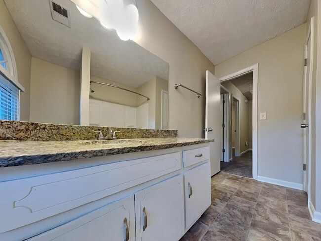 Foto del edificio - 990 Thousand Oaks Dr