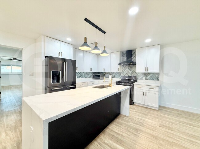 Foto del edificio - 1725 W Mitchell Dr