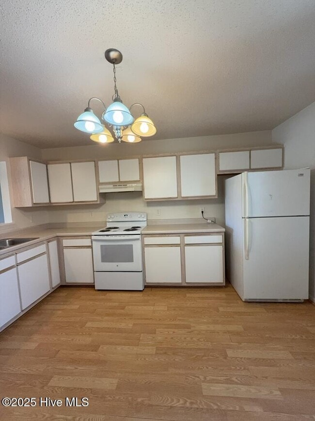 Building Photo - 111 Fairwood Ct