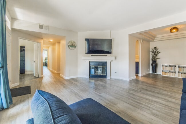 Building Photo - 2335 Rancho Del Oro Rd