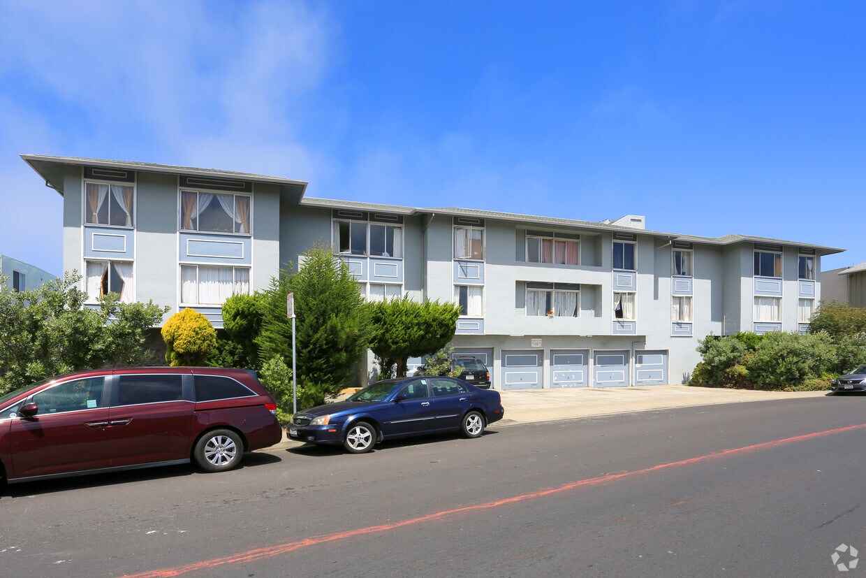 Building Photo - 578 Clarinada Ave