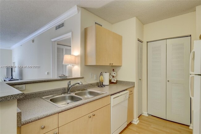 Photo - 1919 Van Buren St Apartment