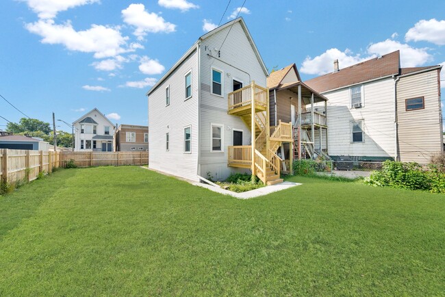 Building Photo - 714 W 48th Pl