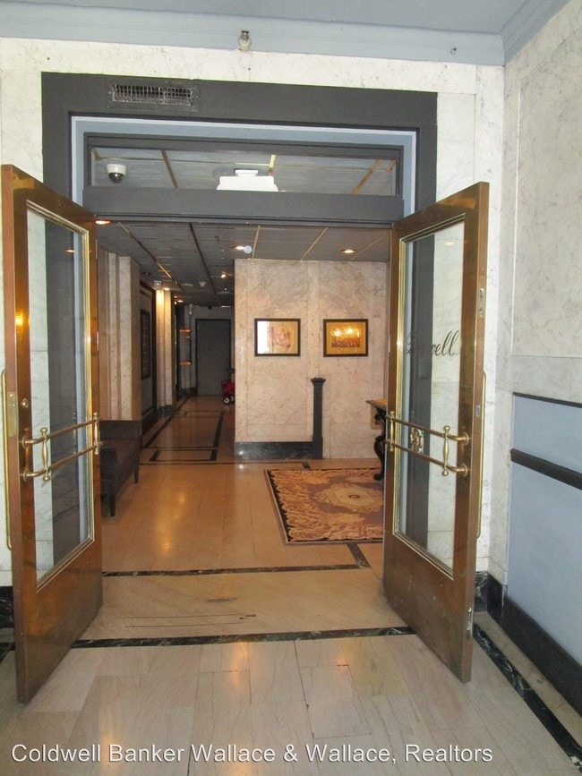 Building Photo - 602 S Gay St