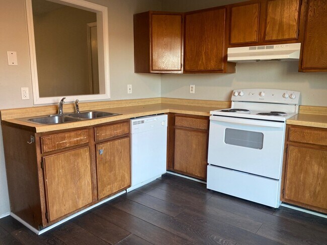 Building Photo - 294 Tinker Hill Cv