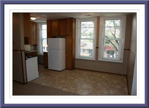 Kitchen - 117 W Broadway St