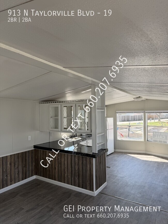 Foto del edificio - 913 N Taylorville Blvd