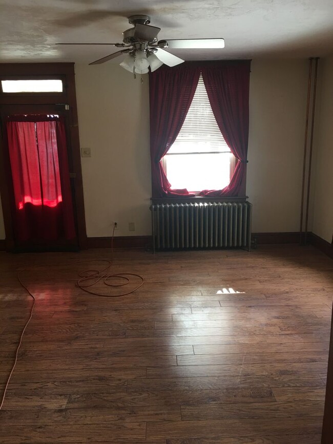 Building Photo - 3 Bedroom House - 728 Baltimore St.