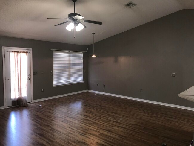 Foto del edificio - 108 Kyle Ln