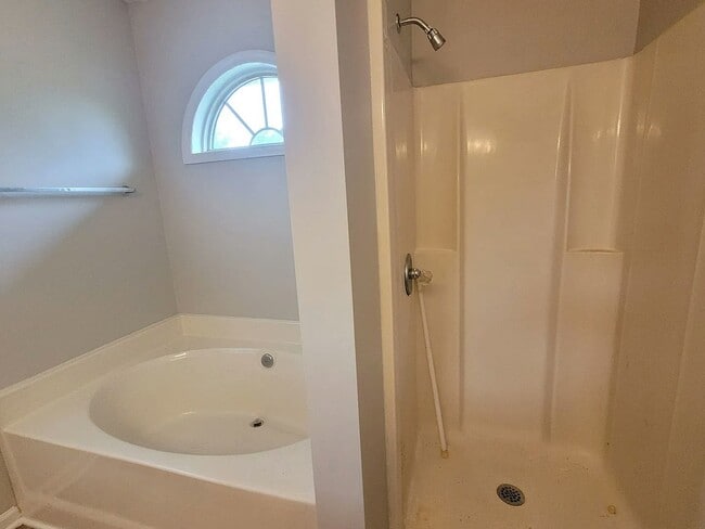 Building Photo - 317 Buckeye Dr