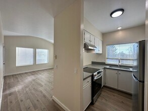 Building Photo - 387 S 58th St