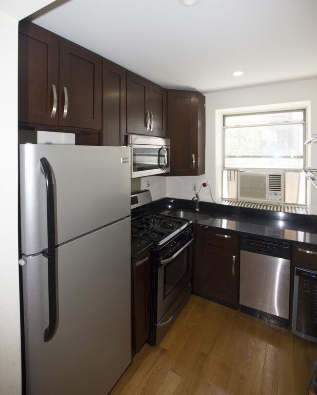 Building Photo - 317 4th Ave