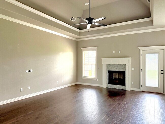 Building Photo - 3200 SW Satinwood Ave