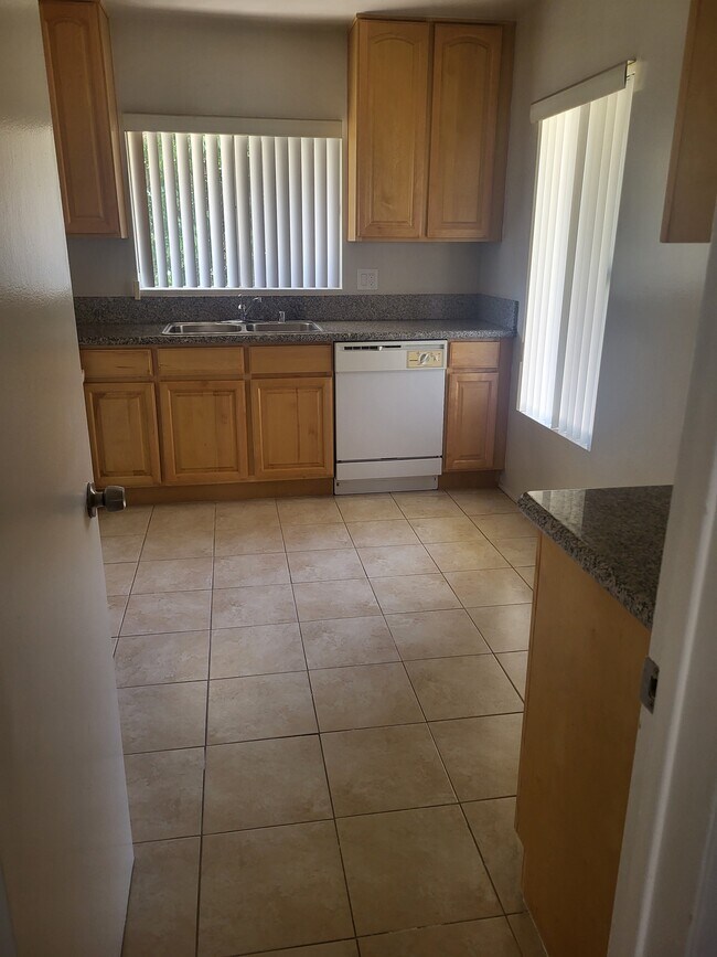 Canyon Gardens Apartments in Sherman Oaks, CA