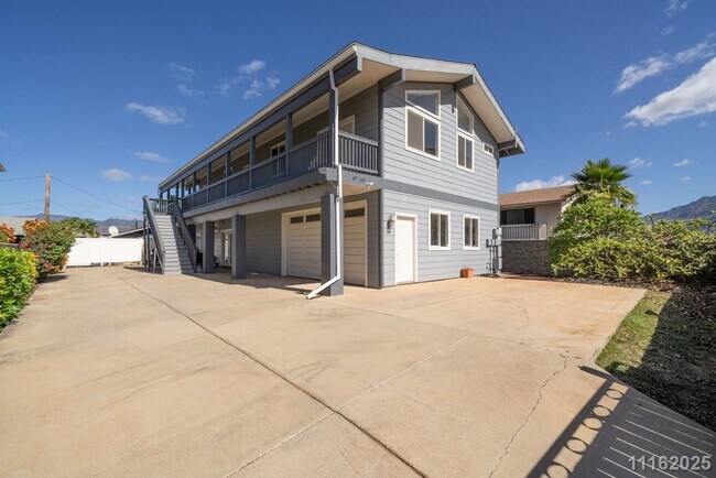 Foto del edificio - West Side Paradise – Updated 3-Bed, 2-Bath Upstairs Unit