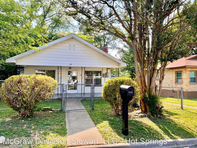 Building Photo - 3 br, 2.5 bath House - 214 Chitwood St