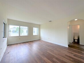 Building Photo - 1920 Biarritz Dr