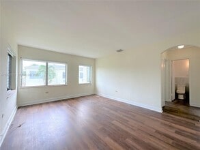 Building Photo - 1920 Biarritz Dr