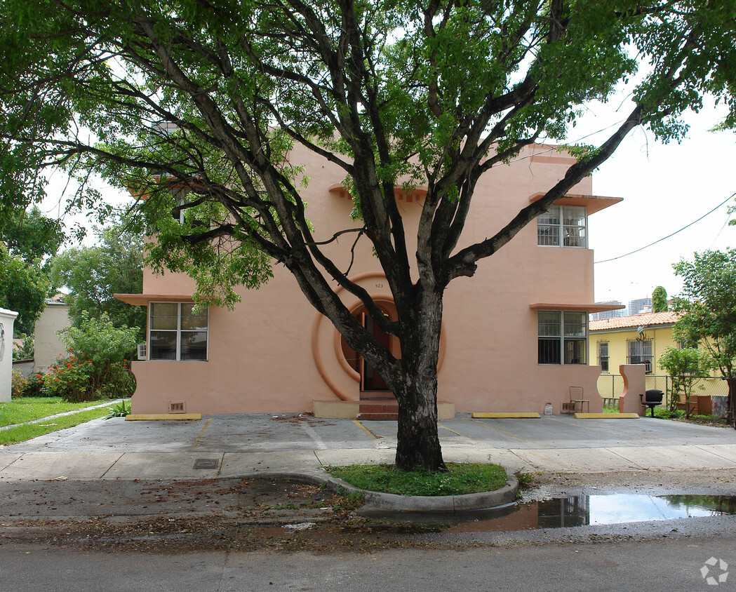 Primary Photo - Villa Rosa