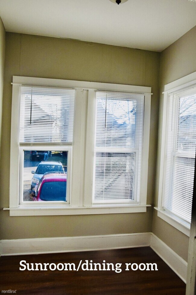 Foto del edificio - 3 br, 1 bath 4plex - 345 Chittenden Avenue A