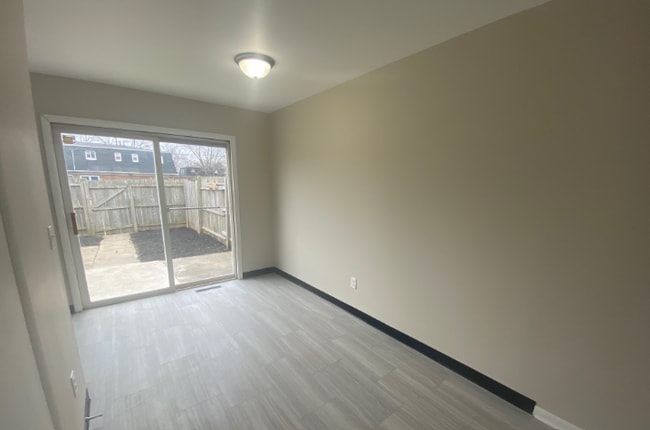 Building Photo - 1133 McCarley Dr E