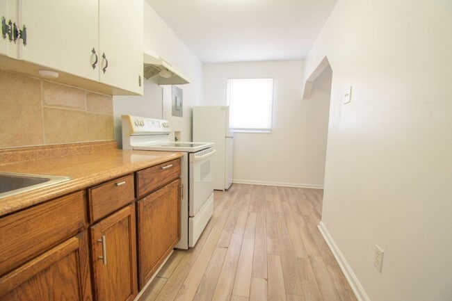 Building Photo - FIRST MONTH RENT FREE! 1 Bedroom 1 Bathroom - Prime Spring Lake Location!