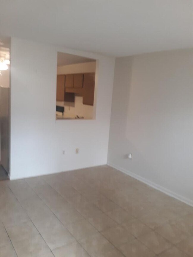 Foto del edificio - 2 bedroom / 1 bath condo