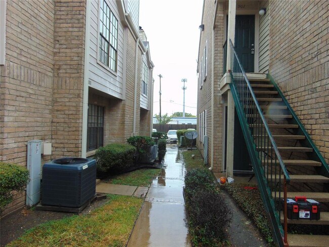 Foto del edificio - 14600 Fonmeadow Dr