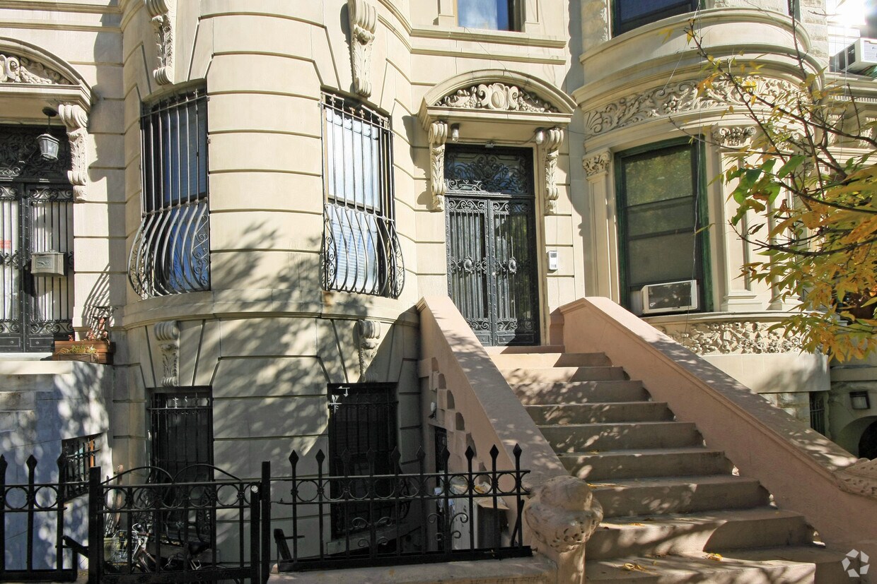 Building Photo - 135 W 118th St