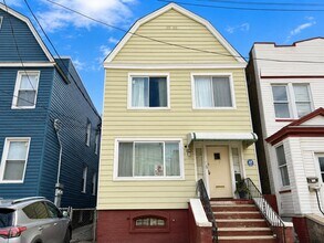 Building Photo - 302 Chapel Ave