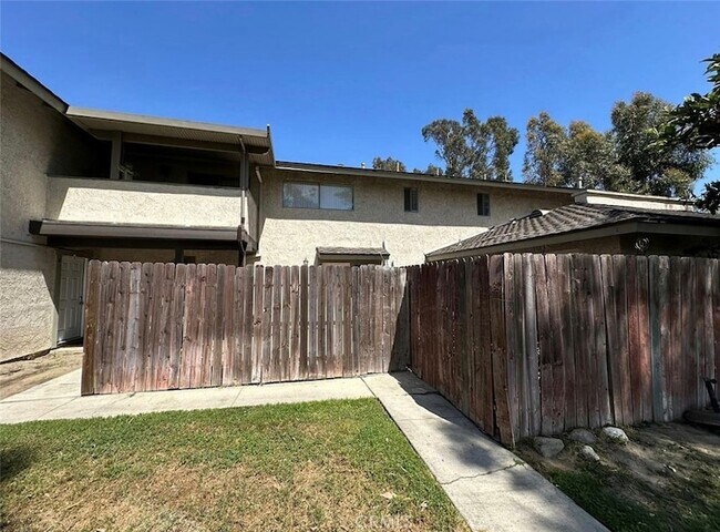 Foto del edificio - 1501 E Fairfield Ct