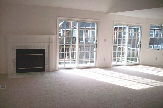 Building Photo - 517 Half Moon Bay Dr