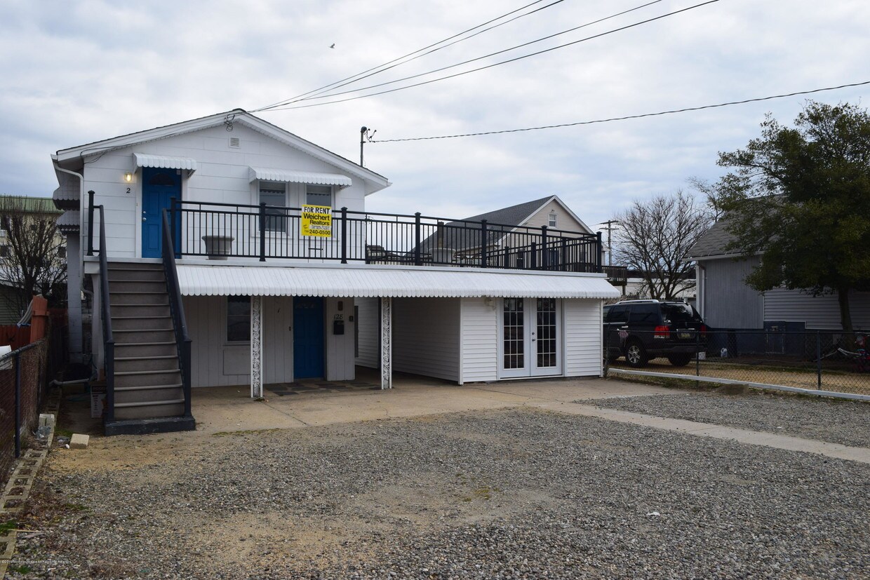 128 ster Ave Unit 2 second fl, Seaside Heights, NJ 08751 Room for