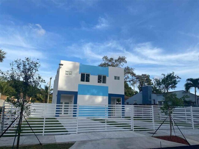 Building Photo - 2100 NW 102nd St
