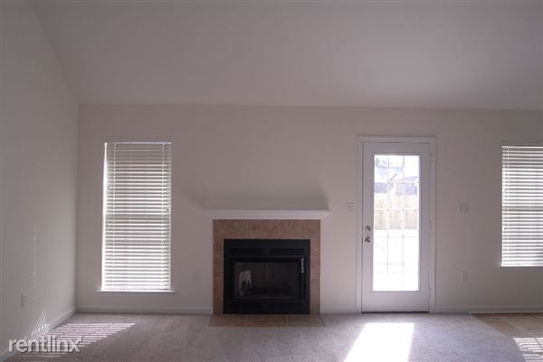 Building Photo - 14315 Oak View Cir