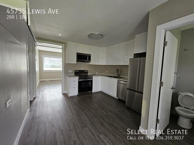 Building Photo - 45735 Lewis Ave